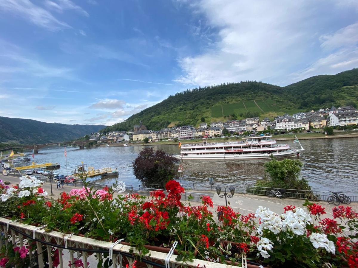 Holiday Apartment Mit Moselblick Im Moselhaus Cochem Luaran gambar