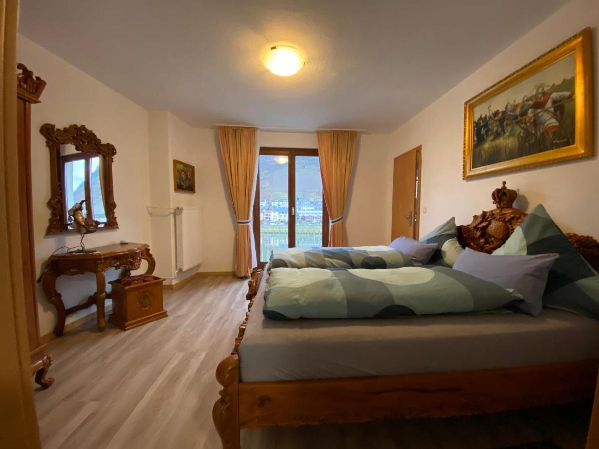 Holiday Apartment Mit Moselblick Im Moselhaus Cochem Luaran gambar