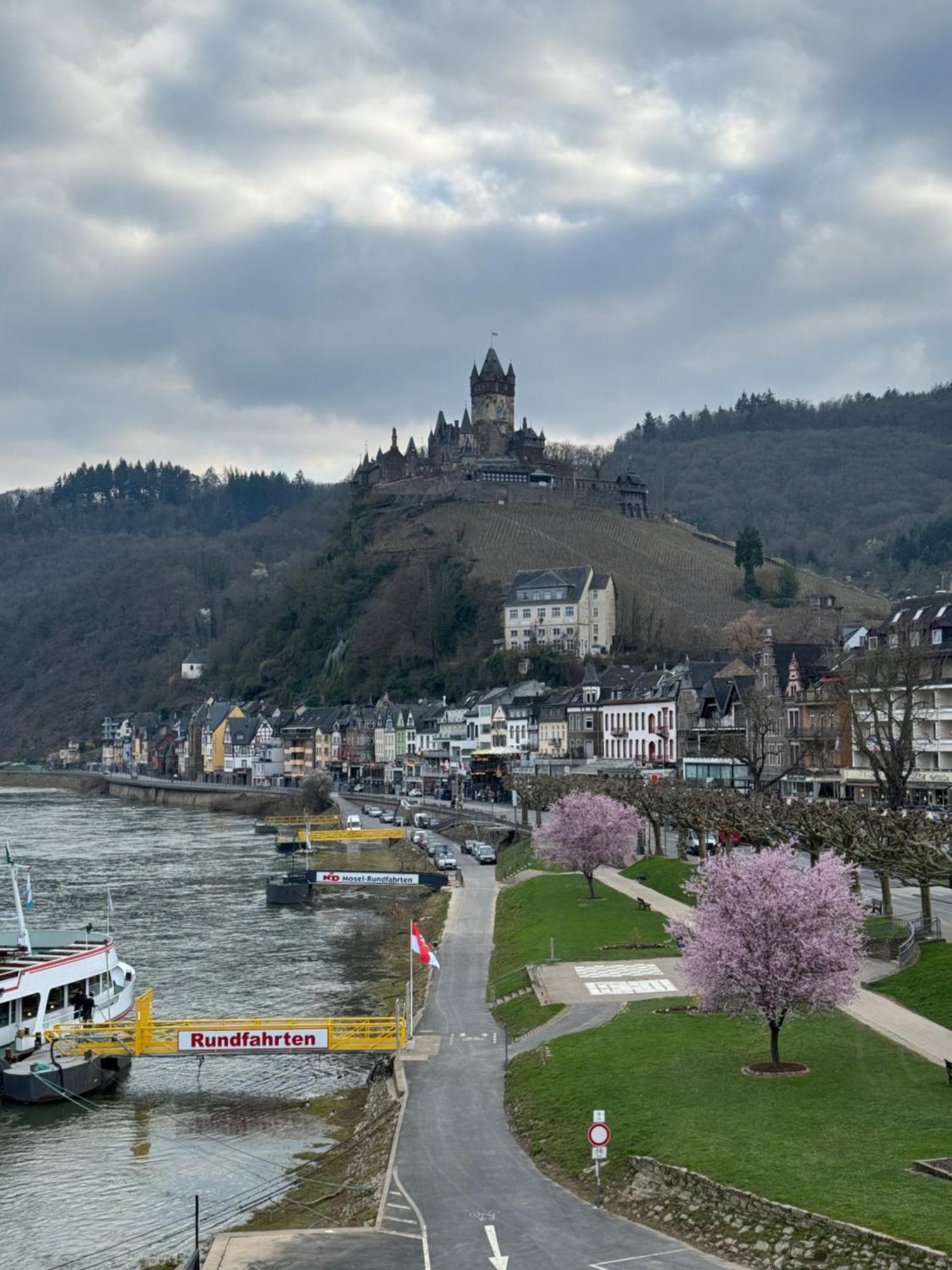 Holiday Apartment Mit Moselblick Im Moselhaus Cochem Luaran gambar